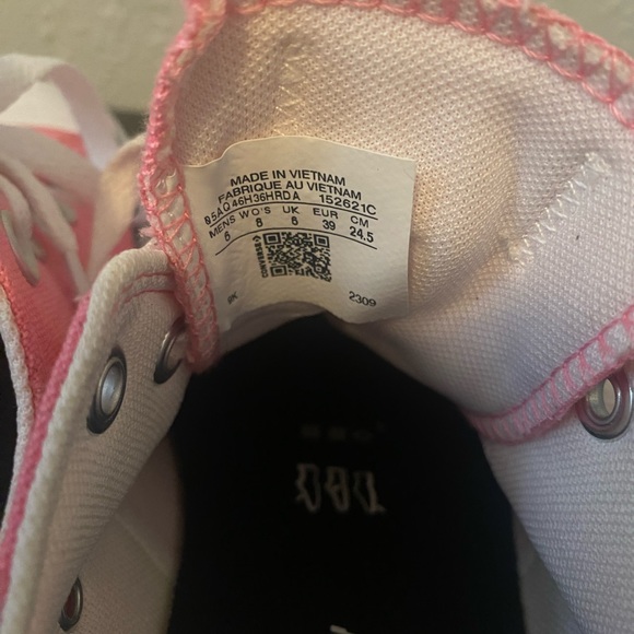 Pink Converse - Picture 5 of 10